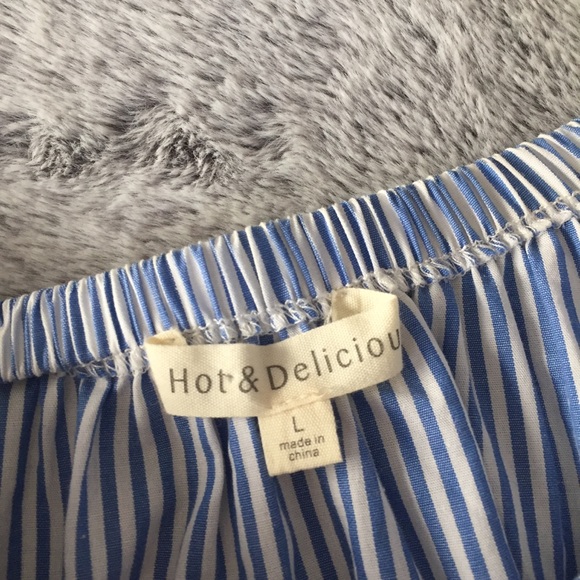 NOT FOR SALE RIGHT NOW! White/Blue Striped Off The Shoulder Crop Top Sz L - Picture 7 of 8